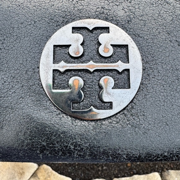 Tory Burch FAIR CONDITION Amanda Black Leather Zip Around Wallet Silver Logo - Picture 6 of 10